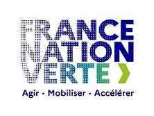 Logo de France Nation Verte : avec les mots agir, mobiliser et accélerer comme slogan. La typographie est bleu, avec un dégradé en vert.