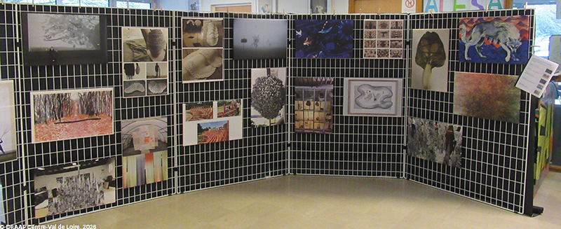 Photo de l'exposition des œuvres des anciennes résidences.